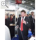 IHM Internationale Handwerksmesse 2005. Stefan Thode, Volkswagen AG, stand fr alle Fachfragen rings um das VAS 6216 zur Verfgung.  