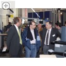 IHM Internationale Handwerksmesse 2006 Frank Scherschmidt (li.), Vertriebsleiter bei BEISSBARTH, mit einem Kunden (mi.) und seinem Bayerischen Vertriebspartner Manfred Waldmann.  