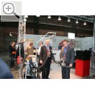 COPARTS Profi Service Tage 2006 Dirk Hochschwender (li.) und Holger Dmmrich an ihrer neuen Punktschweissmaschine SPOT 9000 Inverter MF von TECNA.  