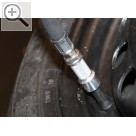REIFEN Essen 2010 Patentierter Ventilaufsatz des Schneider Druckluft Reifenfllers, der bis 7 bar selbstklemmend ist.
  