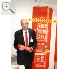 STAHLGRUBER Leistungsschau Nürnberg 2010 Schnelle, unkomplizierte und relativ preiswerte Sicherheit in der Werkstatt und im Büro - Feuer-Löscher-Spray von Prymos. Wolf Teichmann kümmert sich speziell um den Bereich Automotive bei Prymos.  