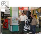 AMITEC Leipzig 2011 Michael Köberlein, Inhaber der Firma KMWE, gibt nähere Informationen zum DUSTER 3000, der mobilen Schleifstaubabsaugung für Spot Repair- und Vorbereitungsarbeitsplätze.  