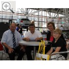 autopromotec 2011 in Bologna Robert Kern (mi.), Verkaufsleiter CELETTE Deutschland mit Familie Niedermair, dem CELETTE Vertriebspartner aus München.  