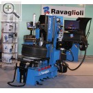 CARAT Leistungsmesse 2011 RAVAGLIOLI stellte auf der CARAT Leistungmesse 2011 seine vollautomatische Reifenmontiermaschine vor.  