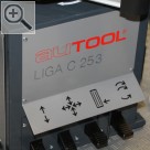 VmA-Technika 2011 ATT Reifenmontiermaschine LIGA C 253  im "autool" Branding. "autool" ist die Eigenmarke der VmA vorgestellt.   
