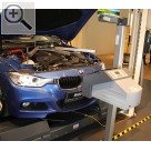 Automechanika 2012 BMW Wokshop Equipment auf der Automechanika 2012 - Digitales Scheinwerfereinstellgerät MLT 3000 von MAHA ermöglicht eine präzise Scheinwerfereinstellung und gleicht Bodenunebenheiten aus. Maha Diagnosetechnik - Scheinwerfereinstellgeräte
