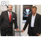 Automechanika 2012 LONGUS und pitlift Kooperieren im Bereich der Grubenheber. LONGUS Geschäftsführer Thomas Schattmaier (li.) und pitlift Geschäftsführer Armin Straub.  