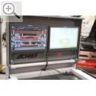 Automechanika Frankfurt 2014 Sehr praktisch im Umgang mit vielen Informationen - der Fahrwagen des CHIEF 3D Karosseriemess-System ist im Standard mit zwei Monitoren ausgestattet.  