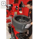 Automechanika Frankfurt 2014 Neu auf der Automechanika 2014 - die CORGHI Reifenmontiermaschine UNIFORMITY gibt dem Profi ein komplettes über die der Rad-Reifen-Kombination. Corghi 