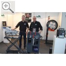 Wessels+Müller Werkstattmesse 2015 FMO GL Technics auf der Wessels+Müller Werkstattmesse 2015 - Holger Henzler (re.) und Patrick Raab an dem Automatikgetriebe Servicegerät.  
