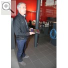 AUTOPSTENHOJ Pressemeeting 2016 Aftersales Manager Thomas Liesenfeld demonstriert die OBD-Diagnose mittels modernem Tablet-PC Autop 