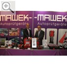 Wessels + Müller Werkstattmesse 2017 in Berli Für 24 Volt und 60 Ah Dauerbelastung beim Batterieladen - Nikolas Margowski (re.) und Stefan Brückner am neuen MAWEK Batterielader HFL 2460.  