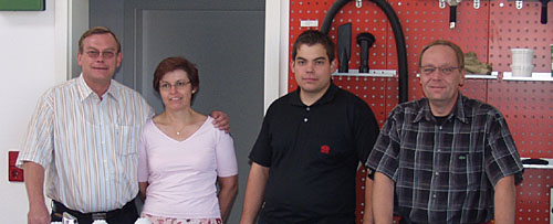 Herr Christian Bonk, Frau Claudia Bonk, Herr Alexander Bonk und Herr Ulrich Krause bilden das Herzstück der Bonk GmbH Werkstatteinrichtungen.